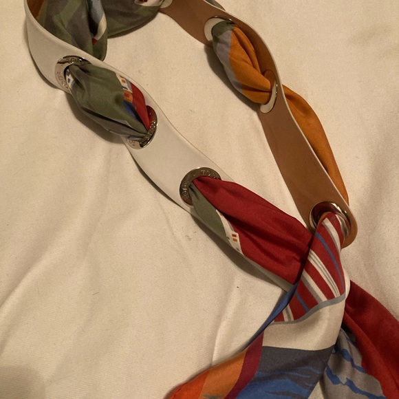 Tod’s beautiful leather belt with grommets . White rare and luxury - Picture 5 of 11